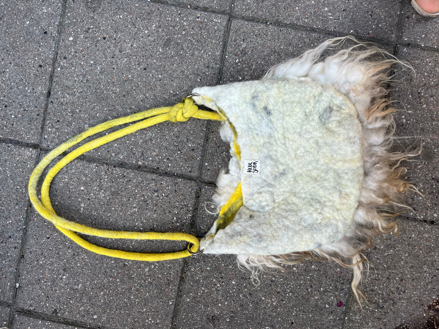 Luna Taske med plantefarvet strop