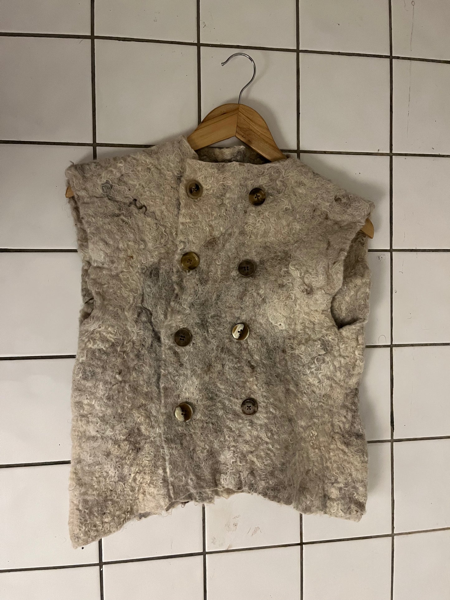 Filtet dobbeltradet vest