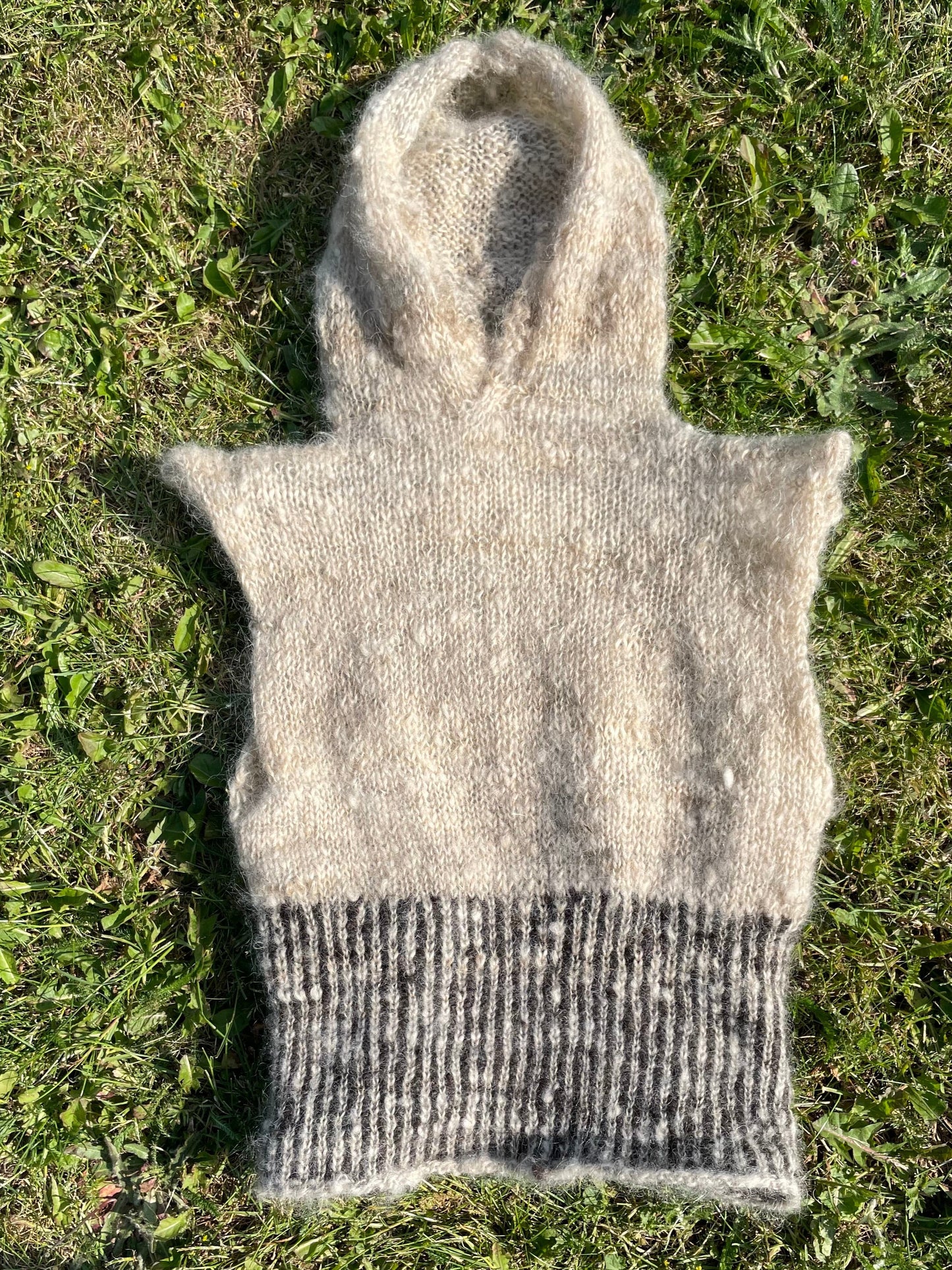 Stribet vest med hætte