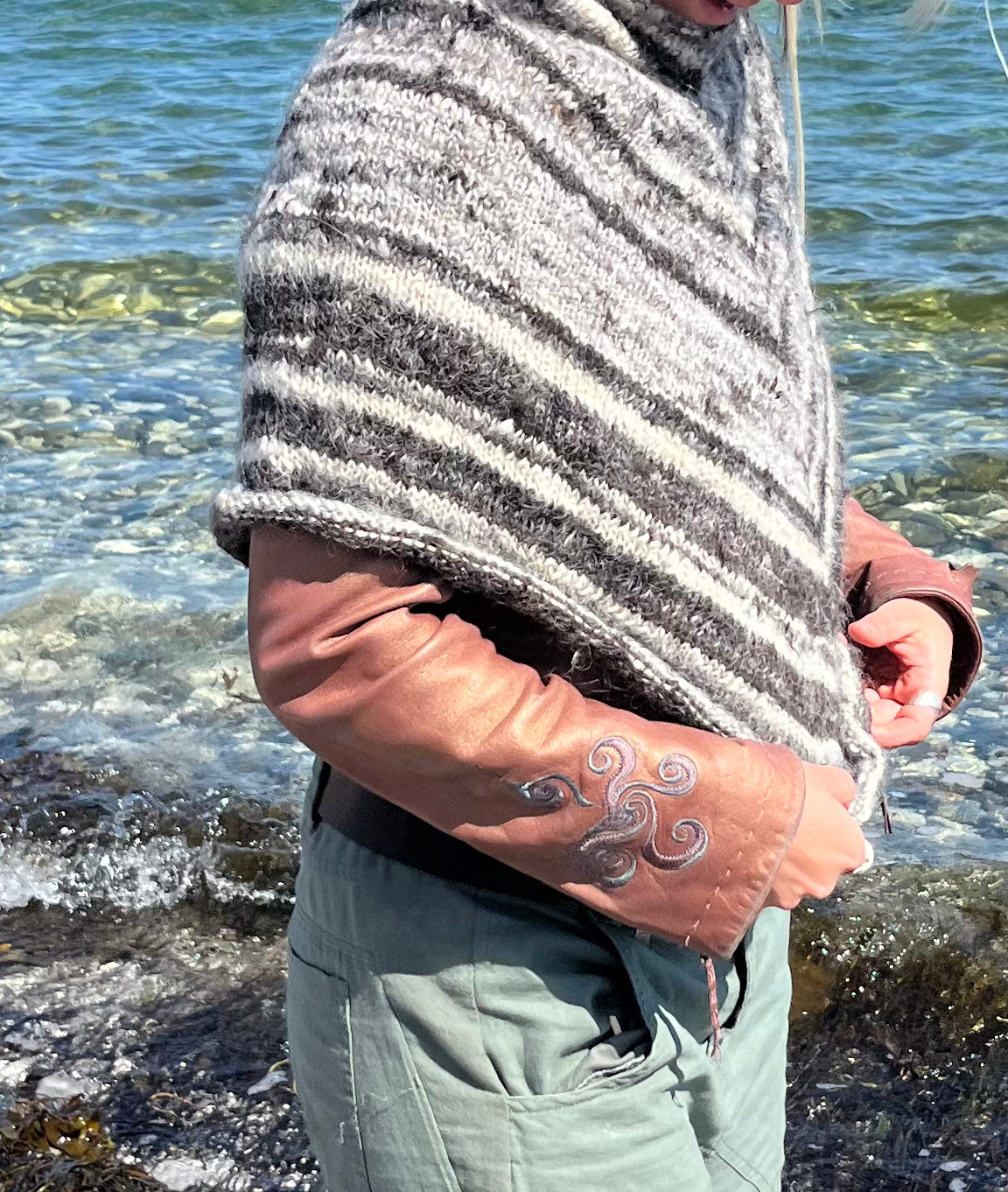 Dogme-knitted poncho