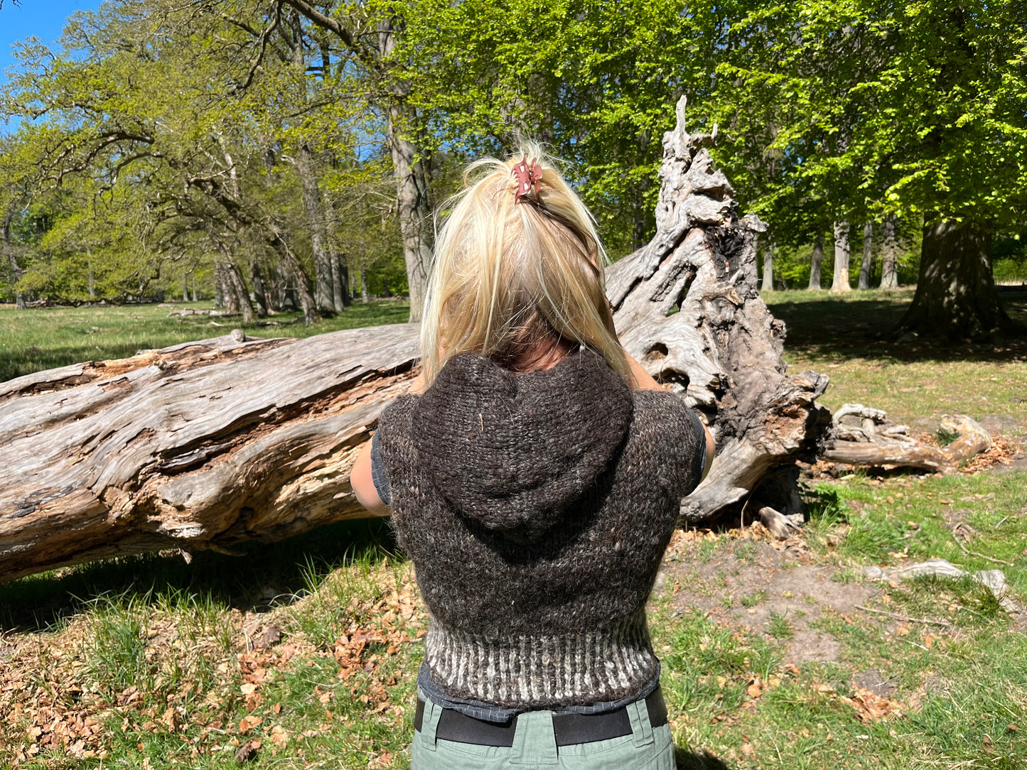 Dogme-knitted striped vest with hood