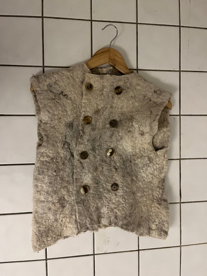 Filtet dobbeltradet vest