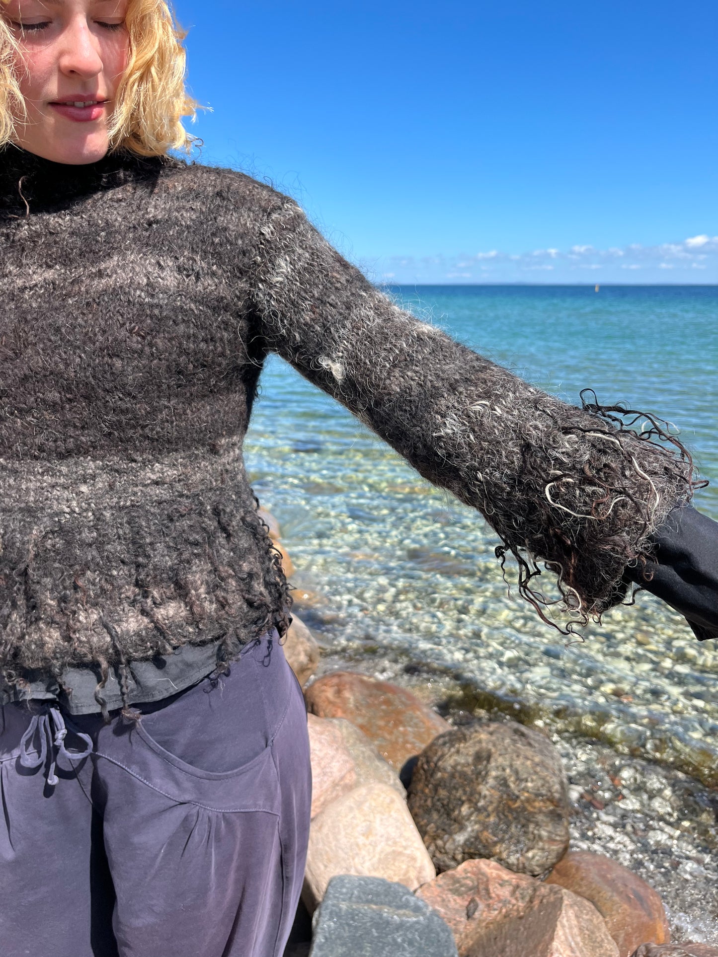 Dogmestrikket krøllet sweater
