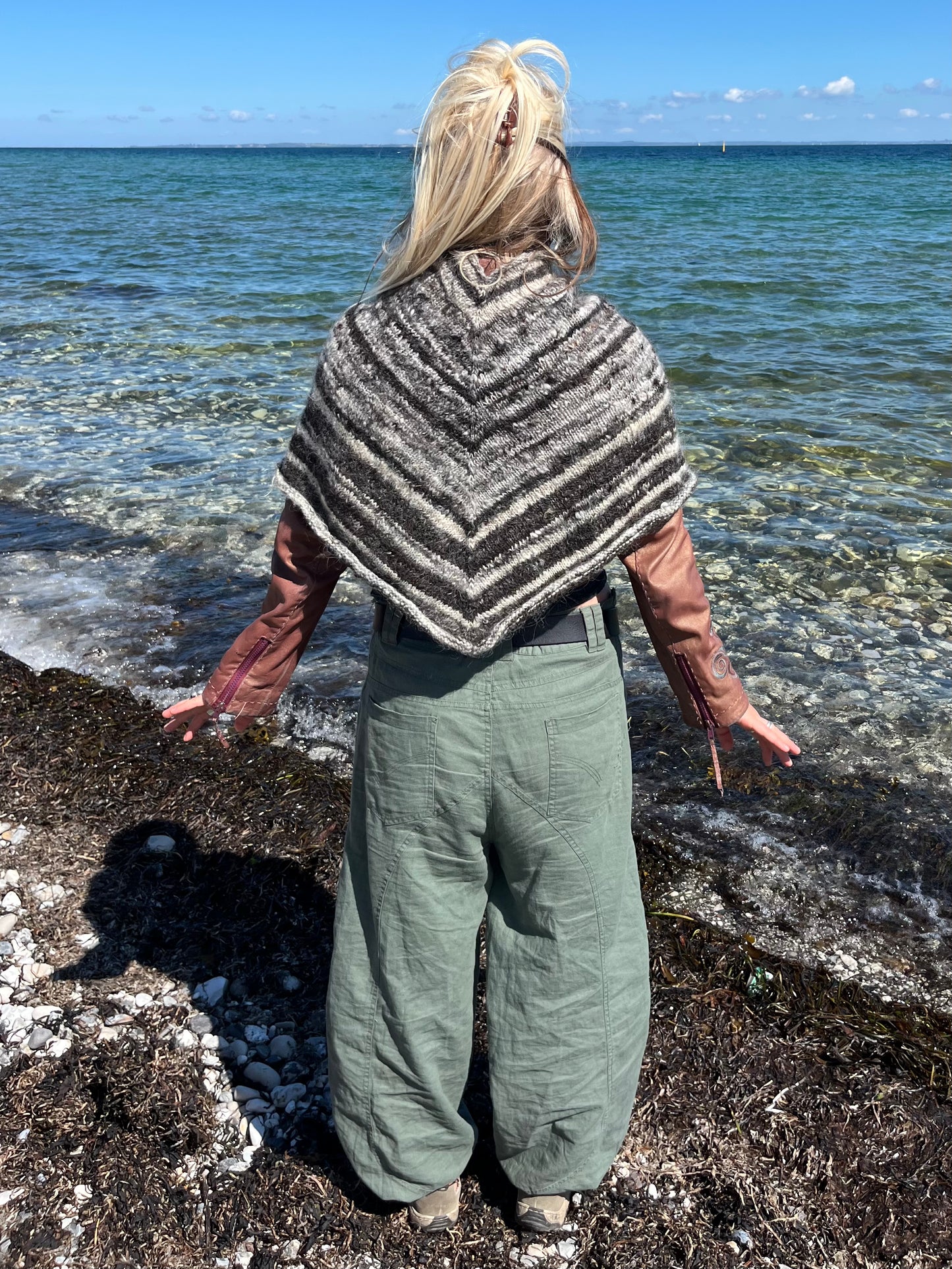 Dogmestrikket poncho