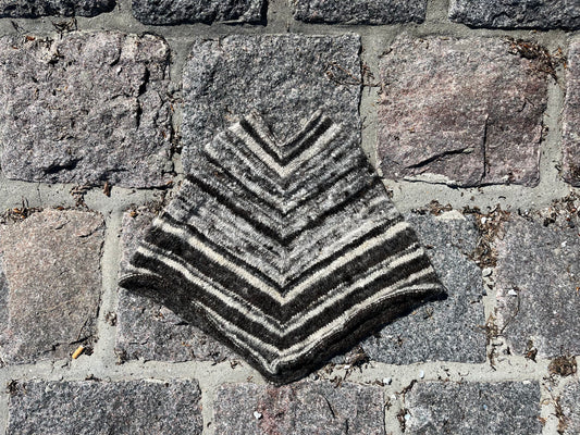 Dogme-knitted poncho