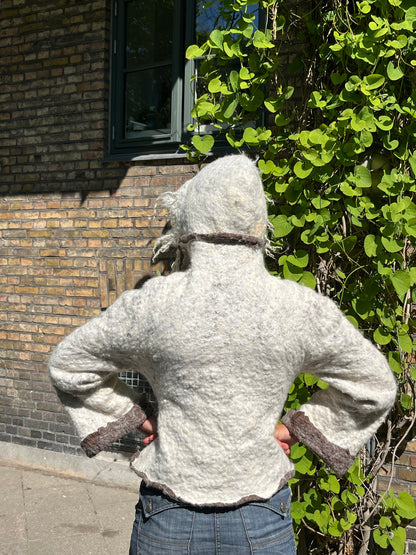 Nunofiltet jakke med hætte